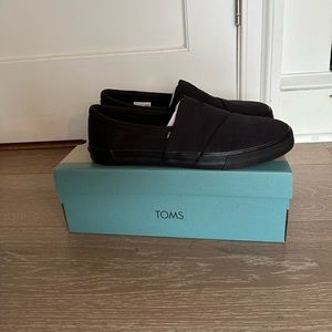 Men’s Black Tom’s Slip-On Shoes